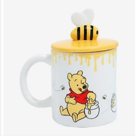 Winnie the Pooh Mug with Bee Lid - Picture 3 of 4